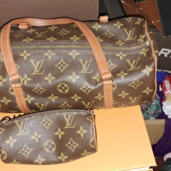 A Louis Vuitton bumbag 12inL x5-1/4D - Picture 2 of 2